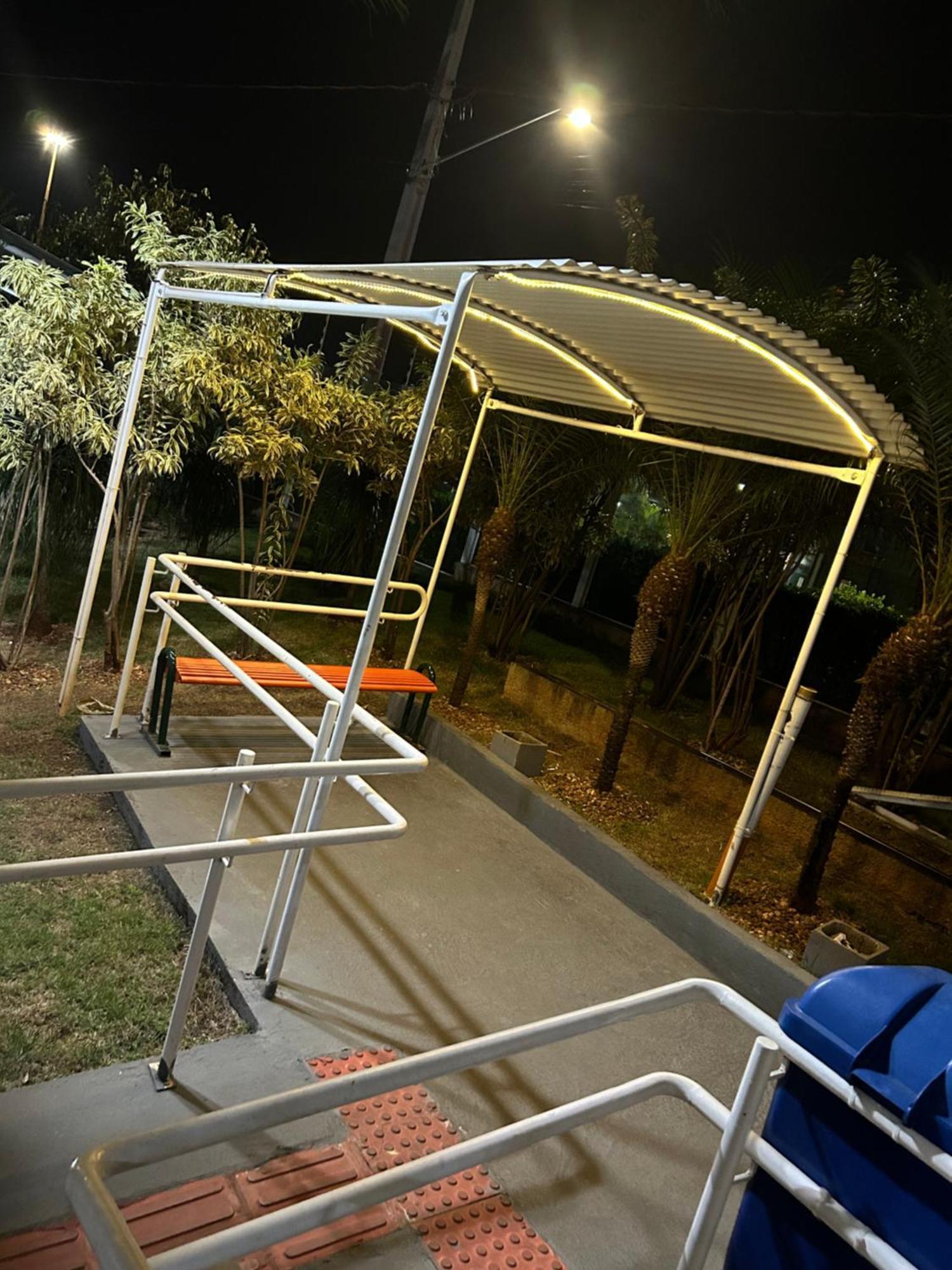 Ap Completo Vista Para Rua Arcond Wifi Piscina Londrina Esterno foto